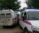 В Астрахани металлические конструкции обрушились на трех мужчин