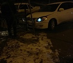 В Астрахани возле ночного клуба машина протаранила ограждение