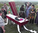 Жители Камызякского района не могли хоронить своих умерших