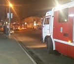 В Астрахани мощно горит двухэтажный дом