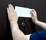 В Астрахани у предпринимательницы арестовали квартиру за некачественный ремонт школы