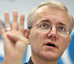 Олег Шеин едва не пострадал от телефонного "минирования" астраханского аэропорта