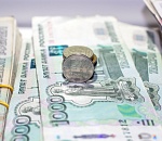 Астраханка отдала мошенникам огромную сумму в трех валютах
