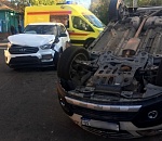 В Астрахани автомобиль после столкновения отбросило на пешехода: женщина серьезно пострадала