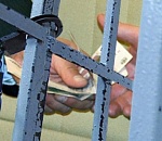 В Астрахани сотрудник регионального УФСИН подозревается в получении взяток 