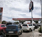 Кого заправляют без очереди на астраханских АЗС