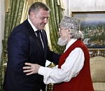 Астраханский губернатор лично поздравил с праздником Курбан-байрам Верховного муфтия России