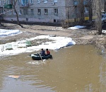 Один из районов Астрахани утопает в луже (ВИДЕО)