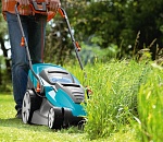 Астраханец скосил газон и свою жизнь