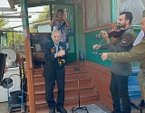 99-летний ветеран спел и станцевал с астраханскими артистами