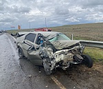 В столкновении легковушки с автоцистерной на астраханской трассе пострадал ребенок