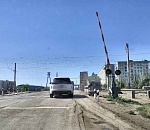 Астраханских автомобилистов предупреждают о закрытии железнодорожного переезда