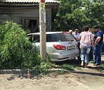 В Астрахани иномарка врезалась в дом