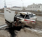 В Астрахани водитель потерял сознание во время движения и врезался в ограждение