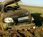 На астраханской трассе опрокинулась иномарка: водитель погиб