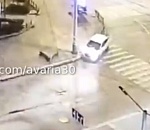 Опубликовано видео, как в центре Астрахани водитель иномарки не вписался в поворот на скорости