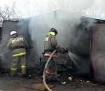 На севере Астраханской области пожарным пришлось тушить огонь в гараже и камышах