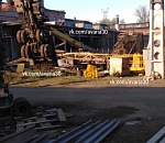 На территории ТРЗ автокран встал на дыбы