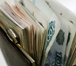 Под Астраханью сельчанка после алкогольной посиделки украла у хозяйки пальто с 17-тысячным бонусом в кармане