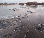 Водитель лодки пострадал, врезавшись в льдину под Астраханью