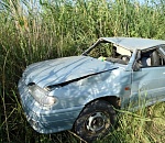 В Астрахани опрокинулся автомобиль: пострадала 19-летняя автоледи