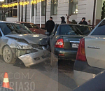 В центре Астрахани произошла крупная авария с участием четырёх машин 