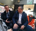 Спикер Облдумы и руководитель астраханского Сбербанка пересели на маршрутку