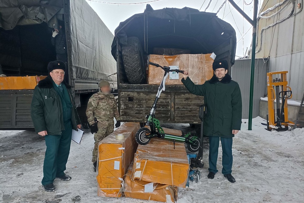 Конфискованные астраханской таможней электросамокаты отправили на передовую