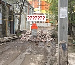 Жители одной из астраханских улиц объявили войну автомобилям и перекрыли дорогу