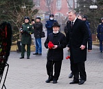 В Астрахани в честь Дня защитника Отечества возложили цветы к Вечному огню