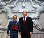 Президент России наградил астраханцев медалью за спасение погибавших