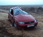 Под Астраханью перевернулся автомобиль: четверо пострадавших