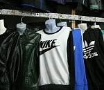 Астраханцы продавали поддельную одежду под видом известных фирм