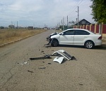 Под Астраханью в ДТП по вине автоледи у грузовика оторвало колесо