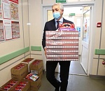 Леонид Огуль передал новогодние подарки детям медицинских работников всех ковидных госпиталей Астраханской области