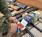 Астраханцы разоружили частные арсеналы для отправки на передовую