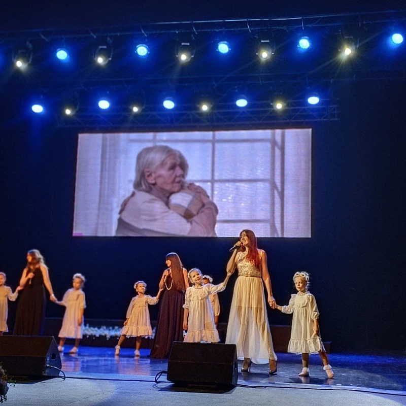 Мамы астраханских участников спецоперации посетили праздничный концерт