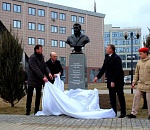 В Астрахани открыли бюст Анатолию Петровичу Гужвину