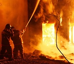 Крупный ночной пожар в Астрахани тушили около 30 человек