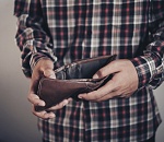  Двое астраханцев целый год работали за спасибо