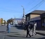 Астраханец своим дрифтом испугал толпу пешеходов, которую едва не сбил: видео