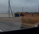 На астраханской трассе из-за баранов фура «прилегла» на обочине