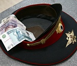 В Астрахани полицейский попался на взятке в 150 тысяч рублей