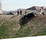 В Астрахани произошла авария с висячим авто, есть пострадавшие