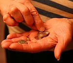 Руководство астраханской фирмы по производству фармацевтической продукции задолжало сотрудникам около полутора миллионов рублей