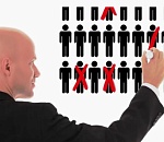 Распускают руки: осенью в России каждая десятая компания планирует сократить штаты