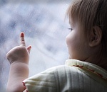 В Астрахани госпитализирован ребенок, выпавший из окна четвертого этажа