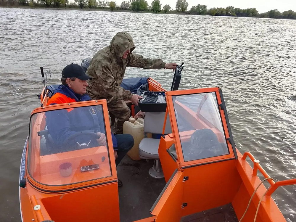 Под Астраханью продолжаются поиски утонувшего три дня назад москвича