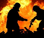 В Астрахани сгорели дом и квартира