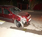 Ночью в Астрахани автомобиль протаранил опору ЛЭП